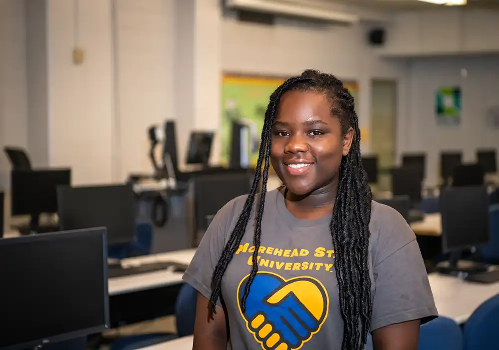 Marcella Muadi Batubenga, a healthcare management student from the Democratic Republic of the Congo, smiling on campus at Morehead State University.