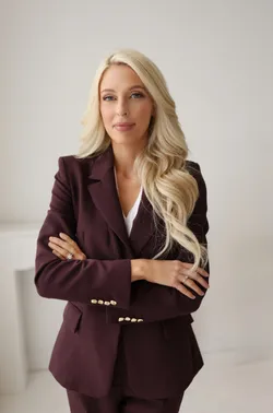 Whittney Allen headshot